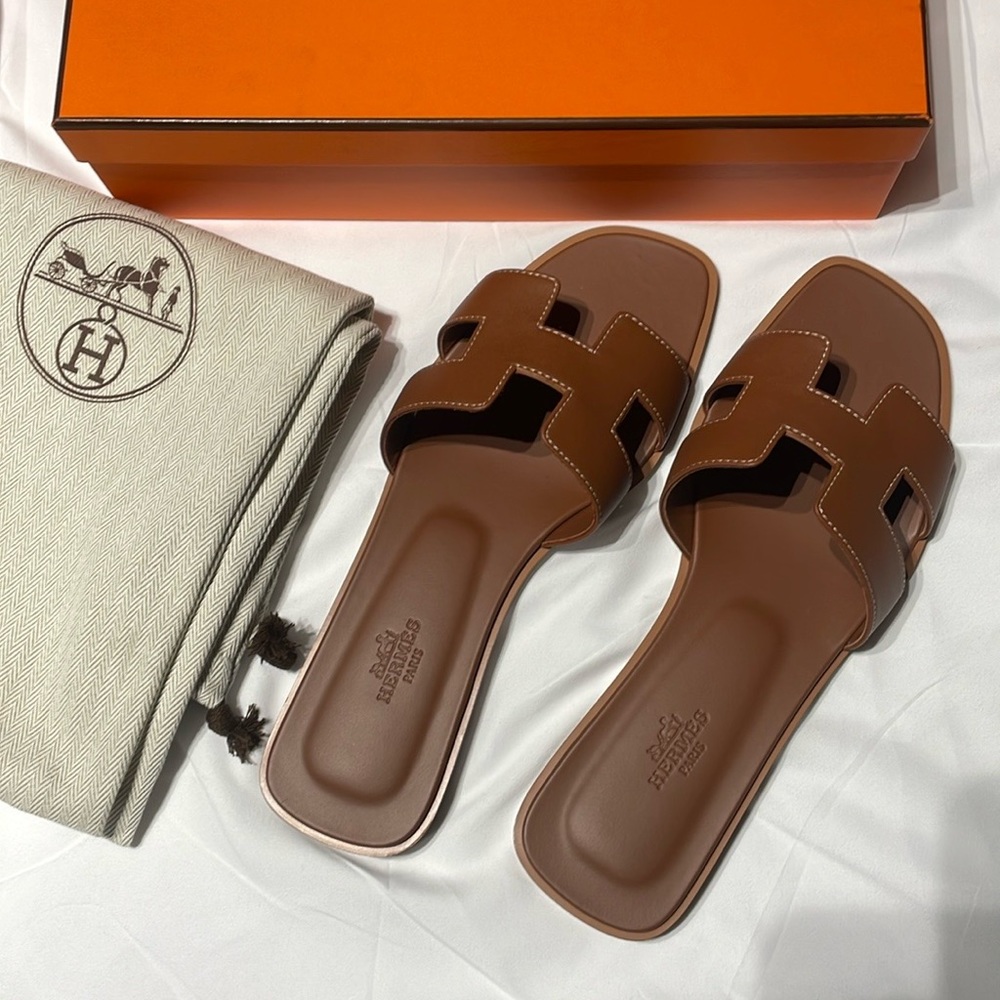 Hermes Oran sandal Gold Brand New. (Box and dust covers included)